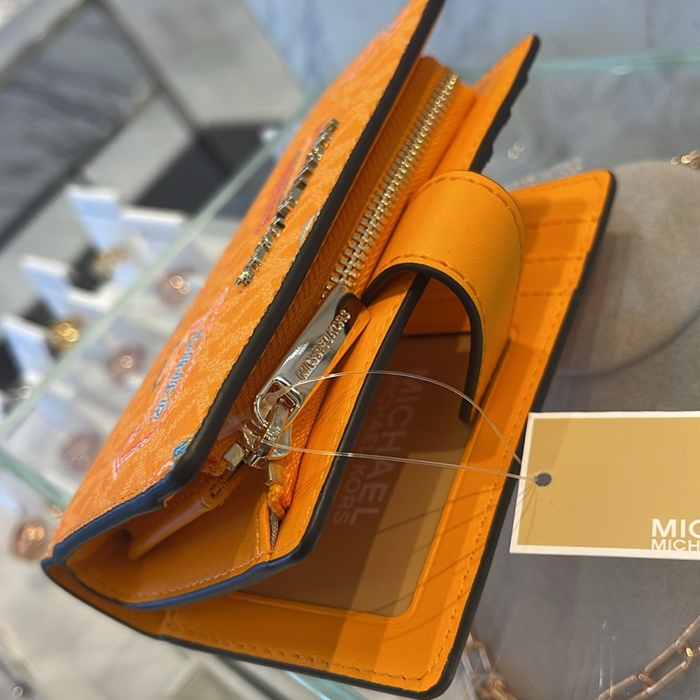 Michael Kors Jet Set Travel Md Printed Signature Logo Bi-Fold Wallet
Pop Orange - Picture 14 of 16